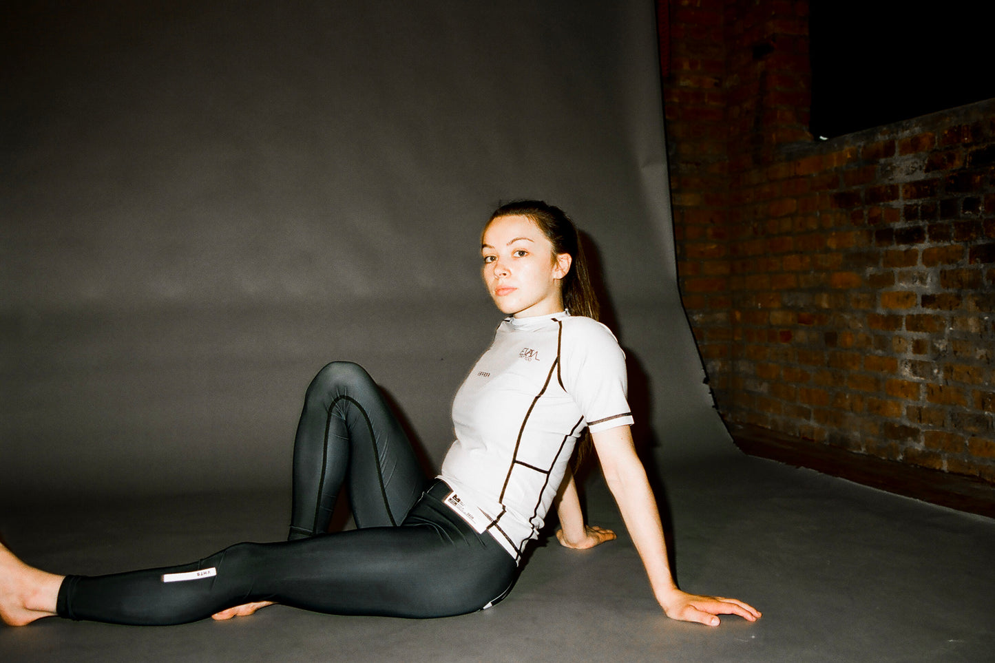 2020 Spats black 220 GSM Polyester 80% x lycra 20% grip rubber band inside of end sleeve Danielle Kelly vhts europe