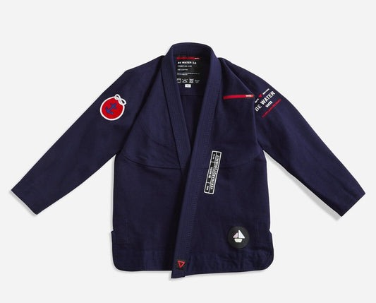 BE WATER 3.0 dark blue THIS IS THIRD DESIGN OF BE WATER KIMONO SERIES NEW DESIGN CAME OUT GREAT MAINTAINING ORIGINAL DESIGN CONCEPT YET INTRODUCING MODERN CUT WITH EDGY AND HIGH QUALITY PATCHES AND LABELS. JACKET: 450 GSM PEARL WEAVE EVA FOAM LAPEL WIDE REINFORCEMENT TAPE ROUND SIDE SLIT FINISH RUBBER LABEL PANTS: 11 OZ COTTON RIP STOP 6 BELT LOOP SYSTEM ROUND DRAW STRING RAISED BACK WIDE REINFORCEMENT TAPE RUBBER LABEL vhts europe