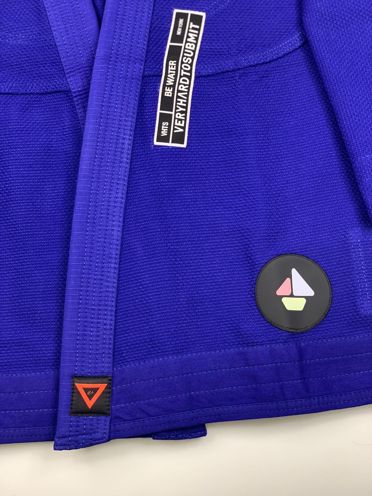 BE WATER 3.0 blue THIS IS THIRD DESIGN OF BE WATER KIMONO SERIES NEW DESIGN CAME OUT GREAT MAINTAINING ORIGINAL DESIGN CONCEPT YET INTRODUCING MODERN CUT WITH EDGY AND HIGH QUALITY PATCHES AND LABELS. JACKET: 450 GSM PEARL WEAVE EVA FOAM LAPEL WIDE REINFORCEMENT TAPE ROUND SIDE SLIT FINISH RUBBER LABEL PANTS: 11 OZ COTTON RIP STOP 6 BELT LOOP SYSTEM ROUND DRAW STRING RAISED BACK WIDE REINFORCEMENT TAPE RUBBER LABEL vhts europe