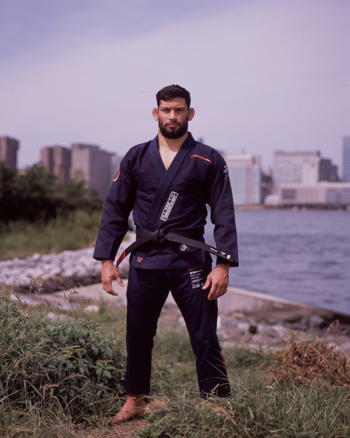 Be Water 3.0 Brazilian Jiu Jitsu Kimono Dark Blue Bjj Dark Blue Gi THIS IS THIRD DESIGN OF BE WATER KIMONO SERIES NEW DESIGN CAME OUT GREAT MAINTAINING ORIGINAL DESIGN CONCEPT YET INTRODUCING MODERN CUT WITH EDGY AND HIGH QUALITY PATCHES AND LABELS. JACKET: 450 GSM PEARL WEAVE EVA FOAM LAPEL WIDE REINFORCEMENT TAPE ROUND SIDE SLIT FINISH RUBBER LABEL PANTS: 11 OZ COTTON RIP STOP 6 BELT LOOP SYSTEM ROUND DRAW STRING RAISED BACK WIDE REINFORCEMENT TAPE RUBBER LABEL vhts europe